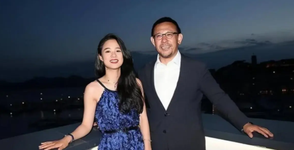 姜文女儿姜一郎小腹隆起疑似怀孕姜文女儿姜一郎小腹隆起，疑似怀孕，引起网友热议